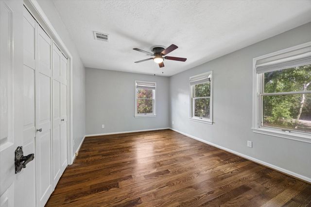 906 Quaker Bend Drive, Friendswood, TX 77546
