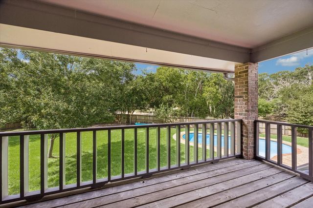 906 Quaker Bend Drive, Friendswood, TX 77546