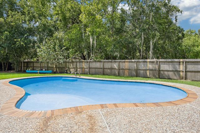906 Quaker Bend Drive, Friendswood, TX 77546