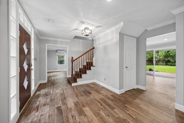 906 Quaker Bend Drive, Friendswood, TX 77546