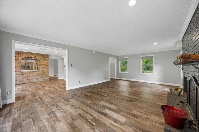 906 Quaker Bend Drive, Friendswood, TX 77546