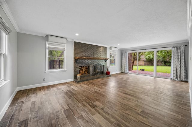 906 Quaker Bend Drive, Friendswood, TX 77546