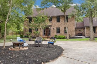 906 Quaker Bend Drive, Friendswood, TX 77546