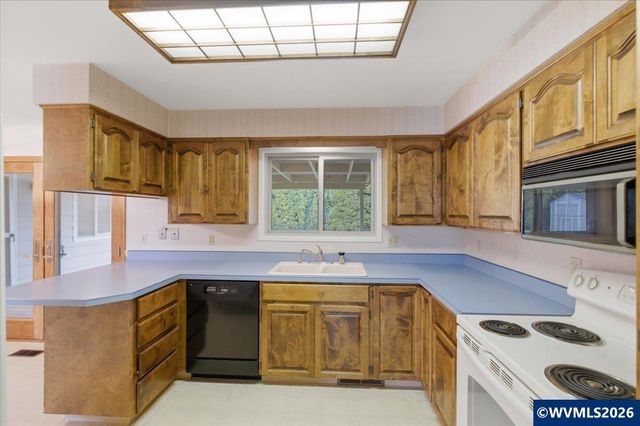 1160 24th Av SW, Albany, OR 97321