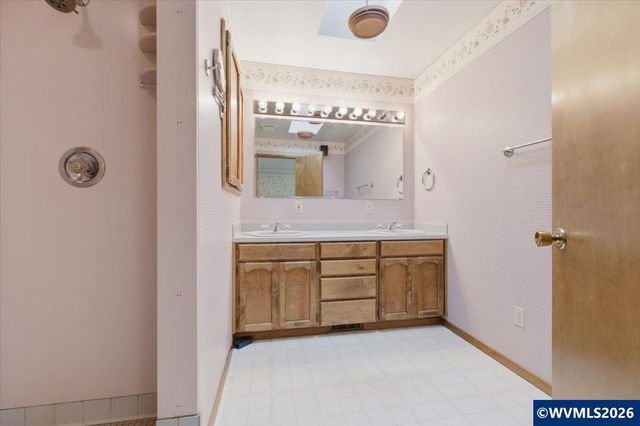 1160 24th Av SW, Albany, OR 97321