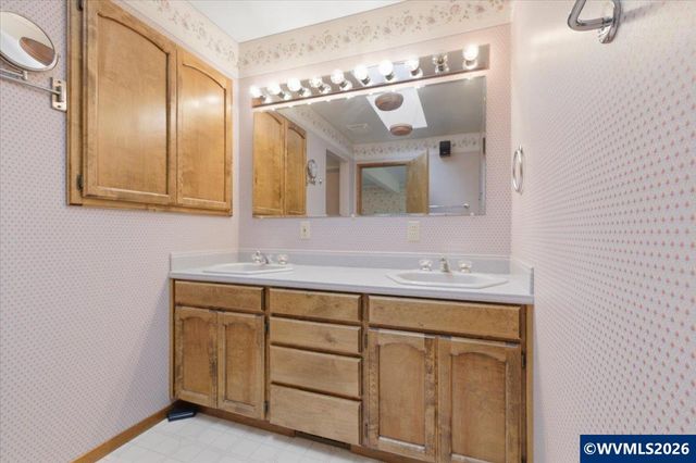 1160 24th Av SW, Albany, OR 97321