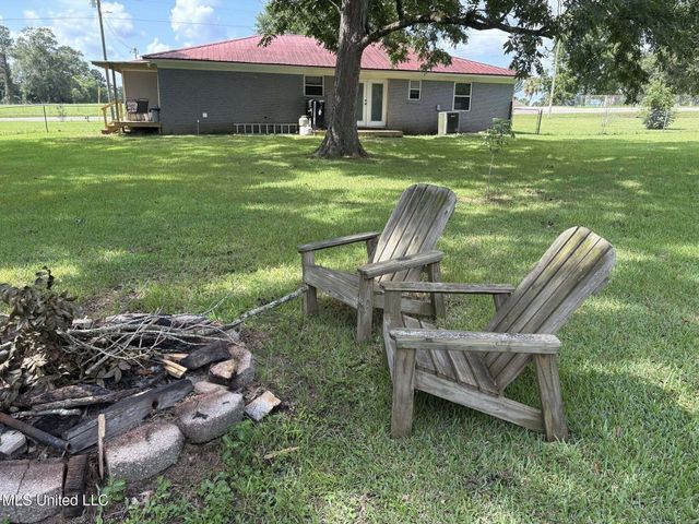 337 Ten Mile Church Road, Perkinston, MS 39573
