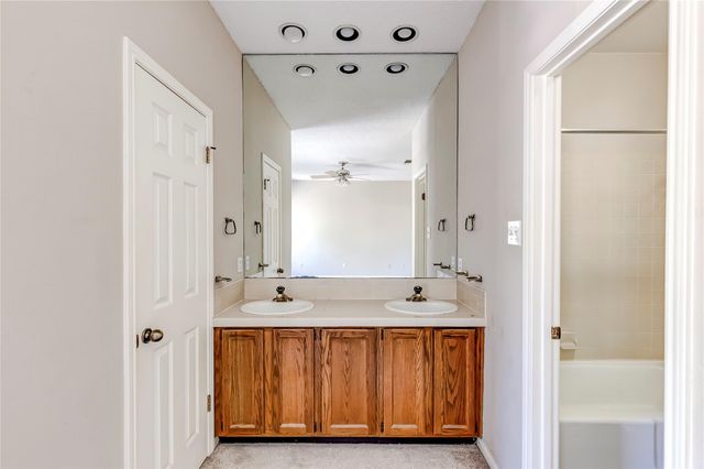 10819 Crown Colony DR 19, Austin, TX 78747