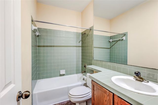 10819 Crown Colony DR 19, Austin, TX 78747