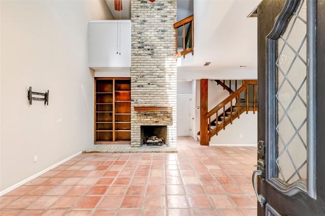 10819 Crown Colony DR 19, Austin, TX 78747