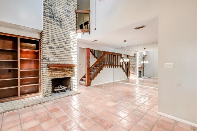 10819 Crown Colony DR 19, Austin, TX 78747