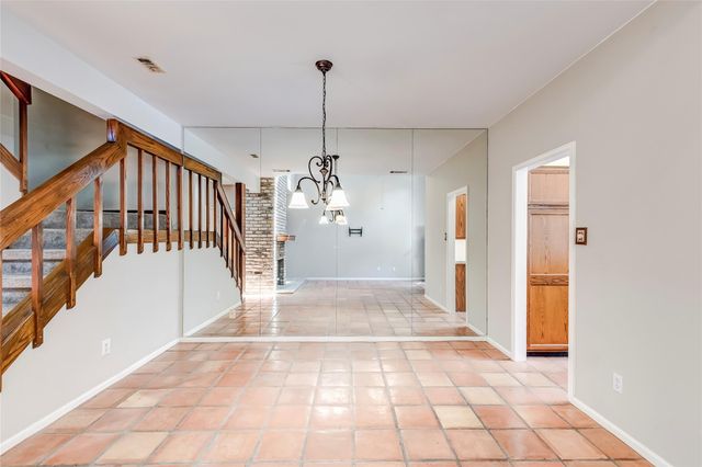 10819 Crown Colony DR 19, Austin, TX 78747