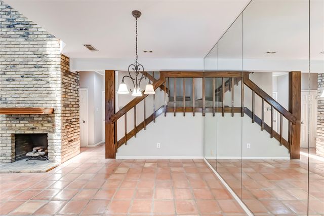 10819 Crown Colony DR 19, Austin, TX 78747