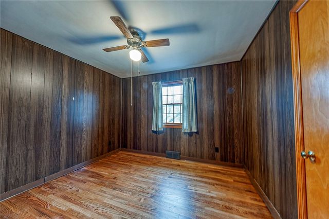 101 Mckelvey Ave, Edgewood, PA 15218