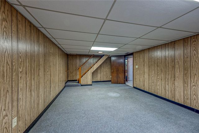 101 Mckelvey Ave, Edgewood, PA 15218