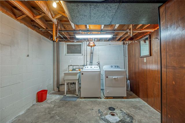 101 Mckelvey Ave, Edgewood, PA 15218