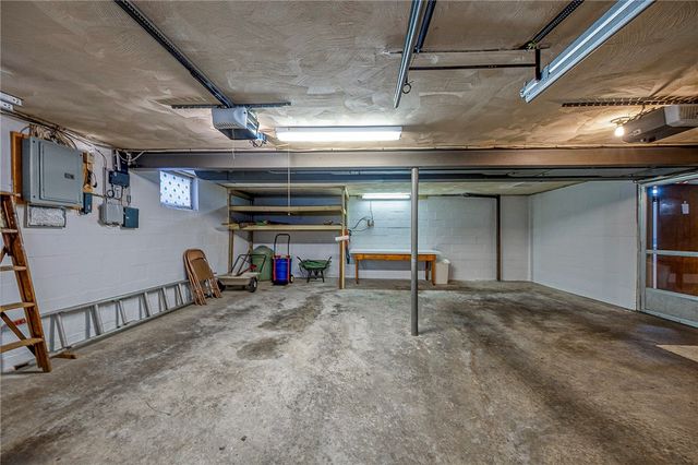 101 Mckelvey Ave, Edgewood, PA 15218