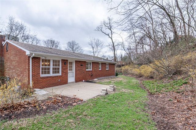 101 Mckelvey Ave, Edgewood, PA 15218