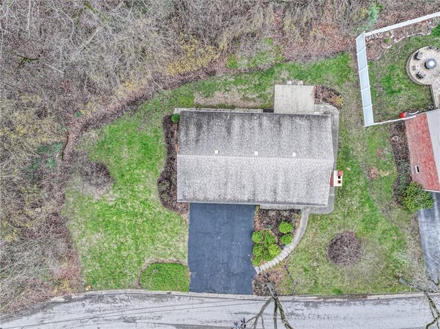 101 Mckelvey Ave, Edgewood, PA 15218