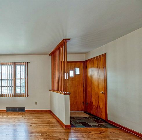 101 Mckelvey Ave, Edgewood, PA 15218