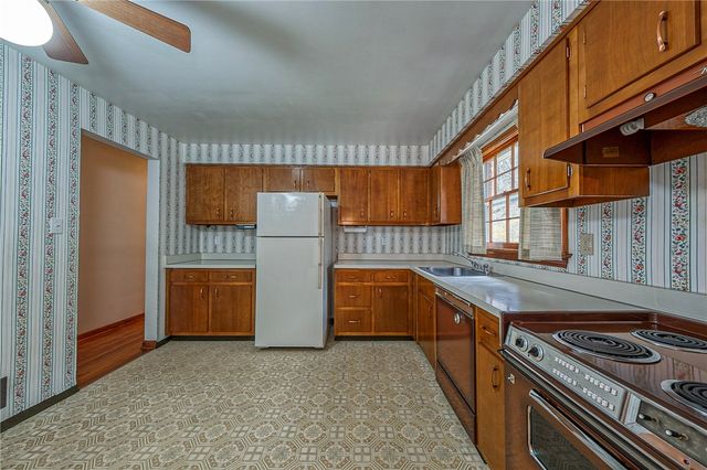 101 Mckelvey Ave, Edgewood, PA 15218