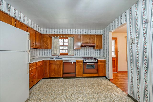 101 Mckelvey Ave, Edgewood, PA 15218