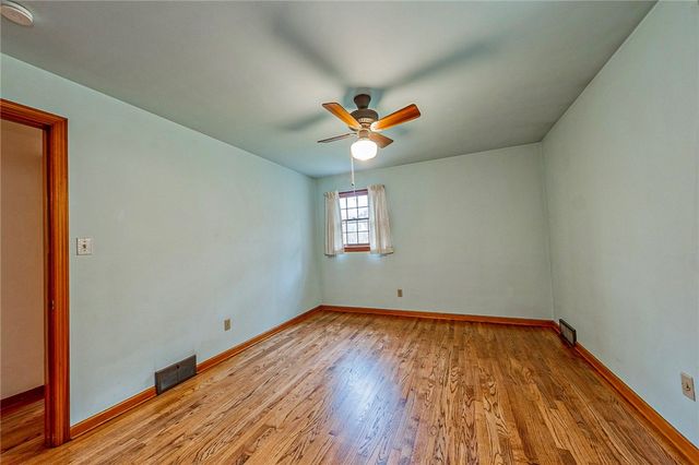 101 Mckelvey Ave, Edgewood, PA 15218