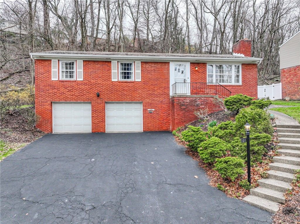 101 Mckelvey Ave, Edgewood, PA 15218