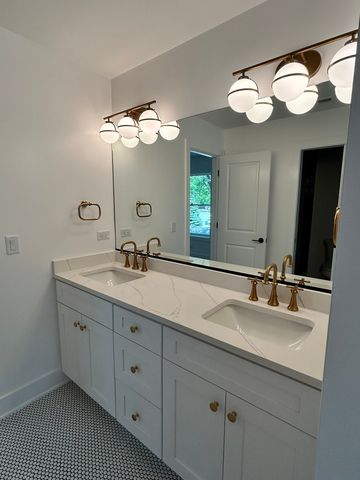 444 E Schiller Street, Elmhurst, IL 60126