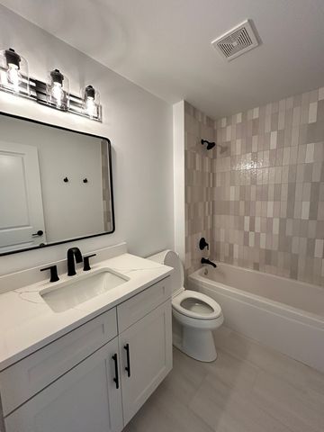 444 E Schiller Street, Elmhurst, IL 60126