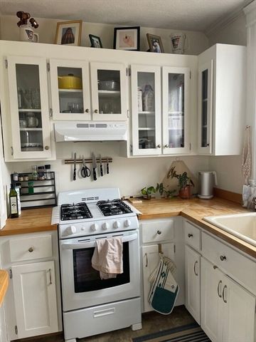 114 Riverway 17, Boston, MA 02215