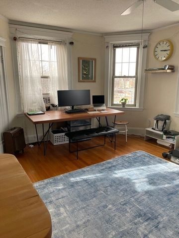 114 Riverway 17, Boston, MA 02215