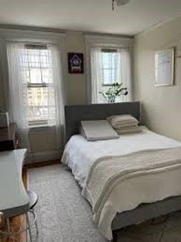 114 Riverway 17, Boston, MA 02215