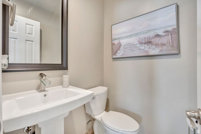 1143 W HOLLOW VIEW WAY, West Jordan, UT 84084