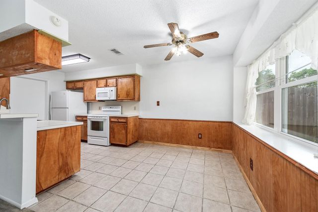 720 S Remington Drive, Angleton, TX 77515