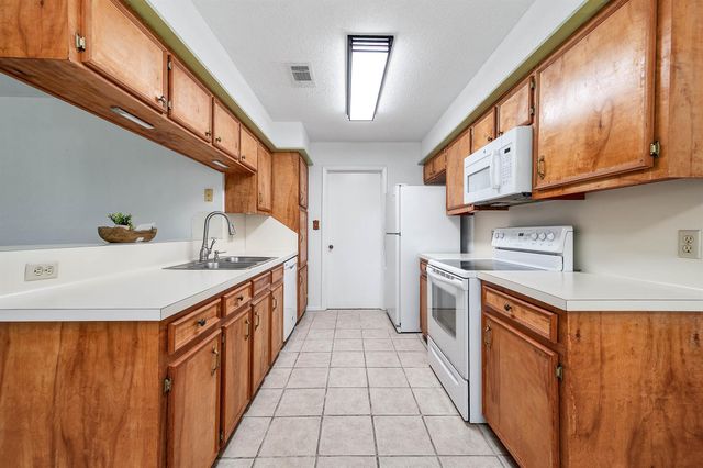 720 S Remington Drive, Angleton, TX 77515