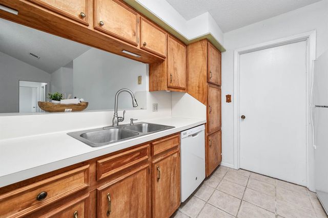 720 S Remington Drive, Angleton, TX 77515