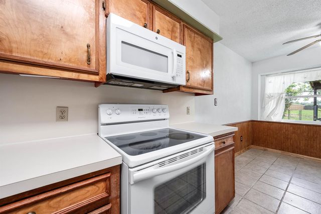 720 S Remington Drive, Angleton, TX 77515