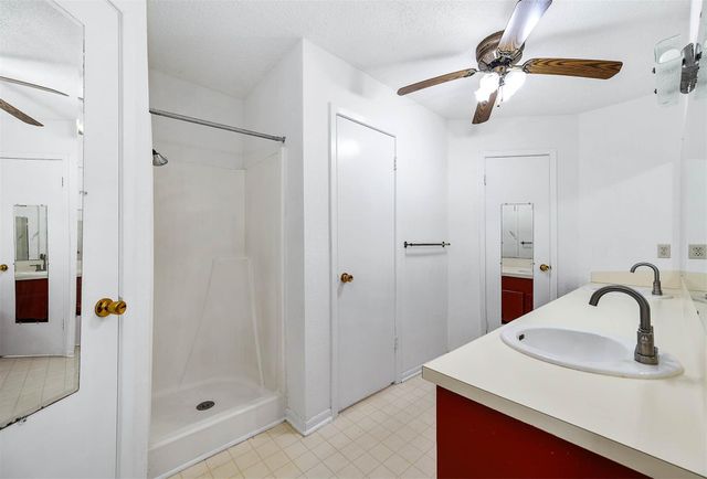 720 S Remington Drive, Angleton, TX 77515