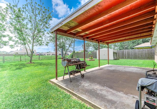 720 S Remington Drive, Angleton, TX 77515