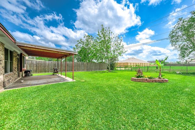 720 S Remington Drive, Angleton, TX 77515