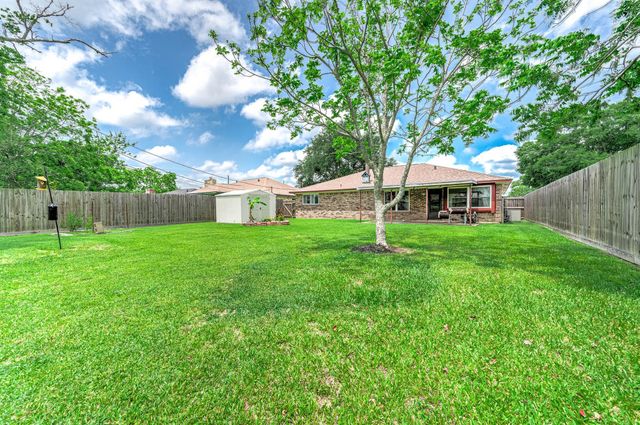 720 S Remington Drive, Angleton, TX 77515
