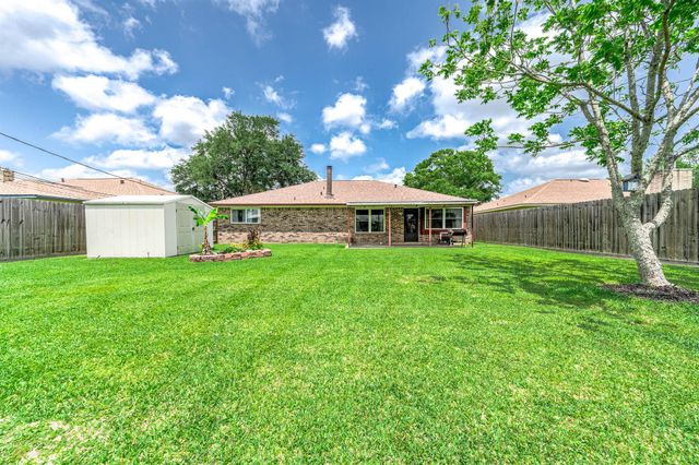 720 S Remington Drive, Angleton, TX 77515