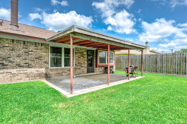 720 S Remington Drive, Angleton, TX 77515