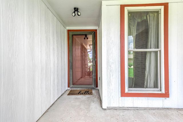 720 S Remington Drive, Angleton, TX 77515
