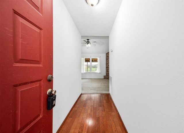 720 S Remington Drive, Angleton, TX 77515