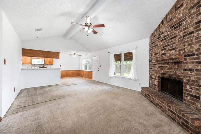 720 S Remington Drive, Angleton, TX 77515