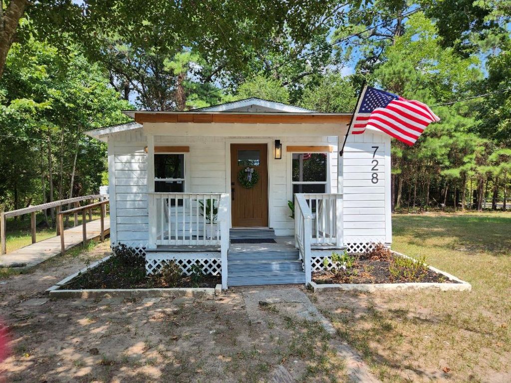 728 Hudson Road, Conroe, TX 77304