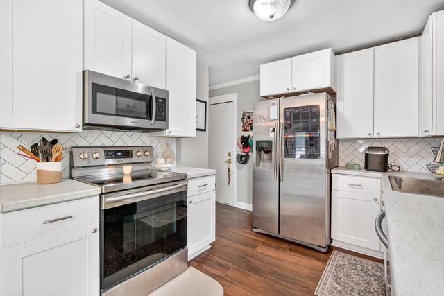 3401 Big Bend Bend A, Kalamazoo, MI 49048