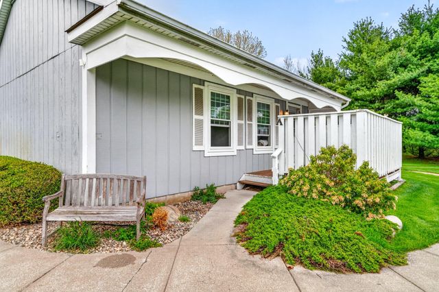 3401 Big Bend Bend A, Kalamazoo, MI 49048